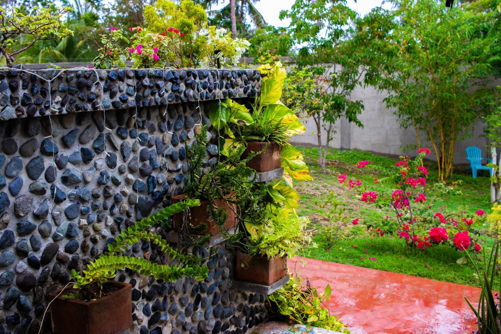 Rhenmart-Inn Siquijor Buitenkant foto